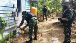 Cegah Wabah Malaria, TNI Lakukan Penyemprotan di Kampung Yowong Papua